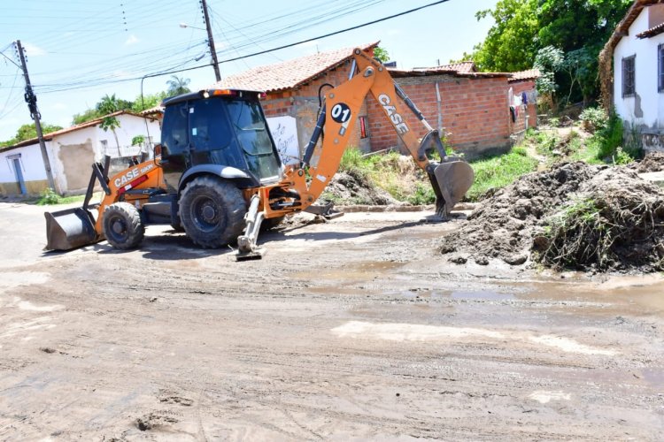 Secretaria de Infraestrutura inicia nova etapa de limpeza e manutenção de riachos em Floriano