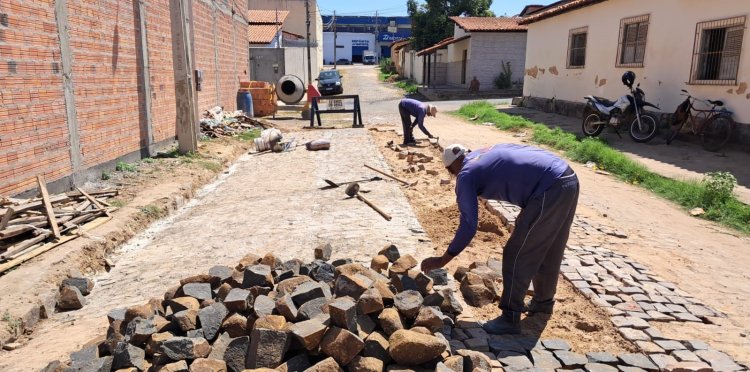 Infraestrutura: Programa Tapa-buracos chega a mais de vinte ruas de Floriano na última quinzena