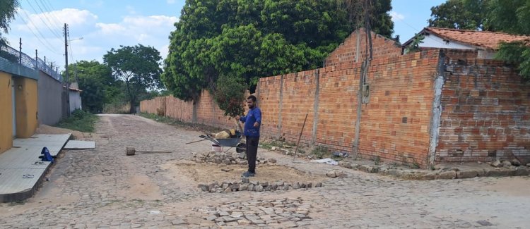 Infraestrutura: Programa Tapa-buracos chega a mais de vinte ruas de Floriano na última quinzena