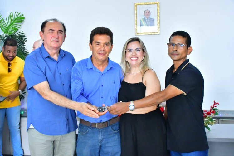 Assistência Social de Floriano recebe veículo 0 km para reforço das atividades