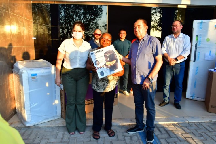 Prefeitura de Floriano entrega prêmios aos ganhadores da campanha IPTU premiado