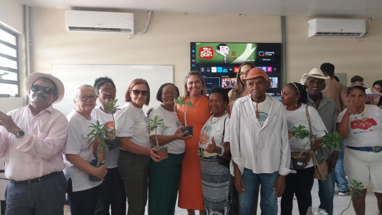 Idosos do CRAS I participam do III Seminário Interdisciplinar de Geriatria e Gerontologia na UFPI