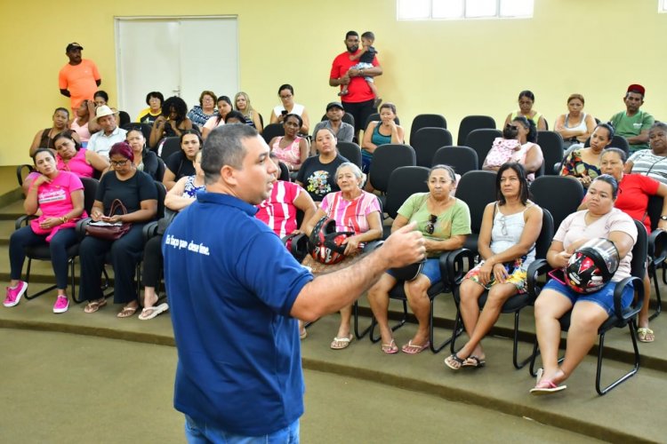 Prefeitura de Floriano reúne barraqueiros para tratar sobre o Carnaval 2025