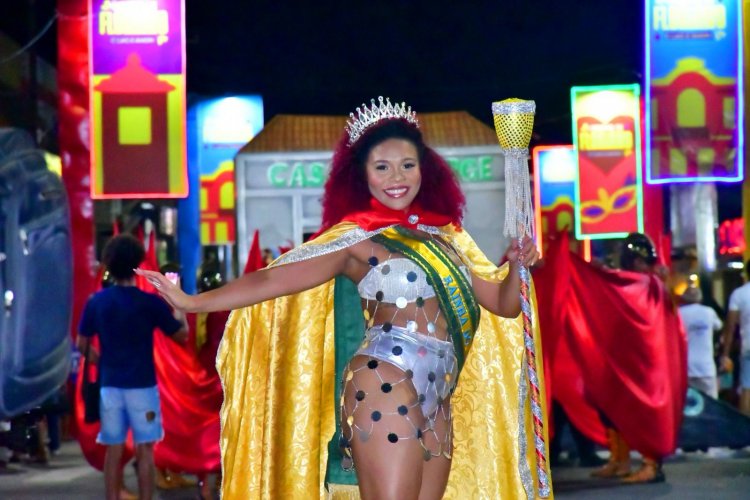 Carnaval de Floriano: escolas de samba brilham na Avenida Getúlio Vargas