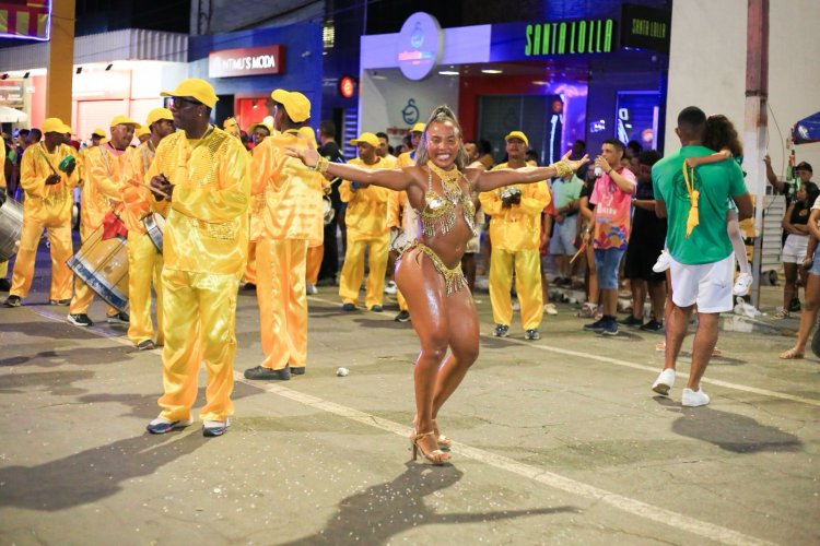 Carnaval de Floriano: escolas de samba brilham na Avenida Getúlio Vargas