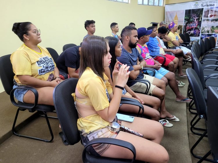 Apuração sagra a escola de samba ‘Os Caipiras’ como a grande campeã do Carnaval de Floriano