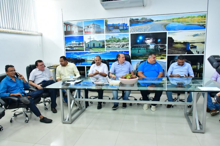 Antônio Reis assina ordens de serviço para adequação de estradas e pontilhão na zona rural de Floriano