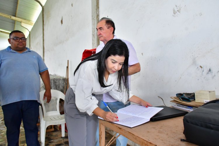 Prefeito Antônio Reis visita a Cooperativa COOCAMFLO em Floriano