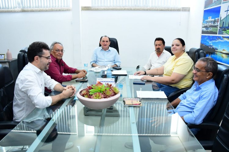 Prefeitura de Floriano discute implantação do programa ‘Piauí Oportunidades’ que incentiva o primeiro emprego para jovens