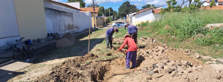 Prefeitura de Floriano realizou 'Operação Tapa-Buracos' em onze bairros da cidade no mês de maio