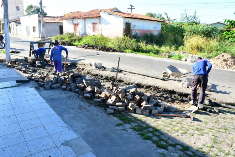 Prefeitura de Floriano realizou 'Operação Tapa-Buracos' em onze bairros da cidade no mês de maio