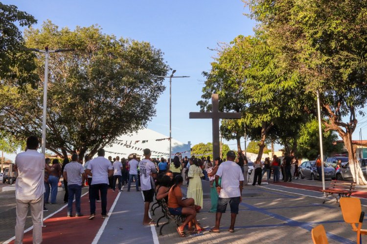 128 anos: Prefeitura de Floriano entrega reforma e ampliação de escola e reurbanização da praça do bairro N. Sra. da Guia