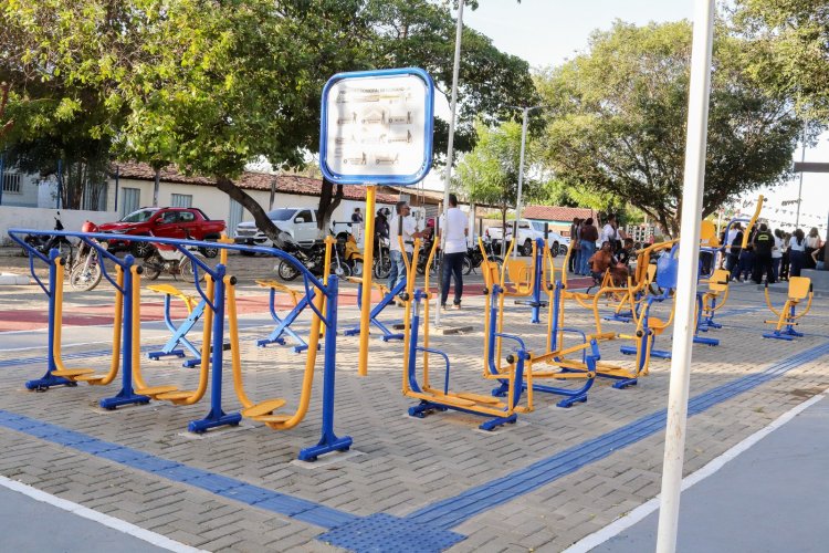 128 anos: Prefeitura de Floriano entrega reforma e ampliação de escola e reurbanização da praça do bairro N. Sra. da Guia