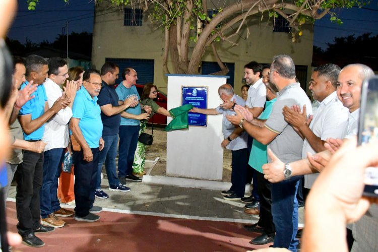 128 anos: Prefeitura de Floriano entrega reforma e ampliação de escola e reurbanização da praça do bairro N. Sra. da Guia