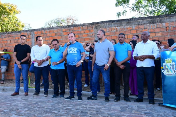 128 anos: Prefeitura de Floriano entrega reforma e ampliação de escola e reurbanização da praça do bairro N. Sra. da Guia