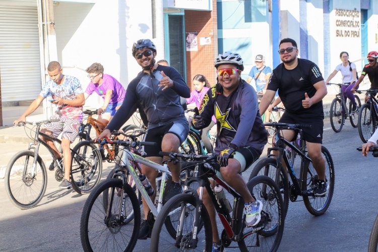 128 anos: Tradicional Passeio Ciclístico de aniversário dá show de participação em Floriano