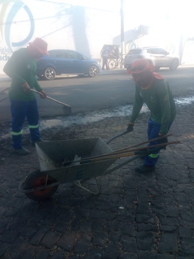 Prefeitura de Floriano realiza manutenção nos cemitérios para o Dia de Finados