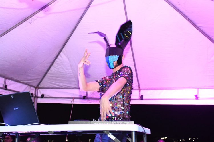 Arrastão com Durval Lelys marca estreia da folia de carnaval em Floriano 