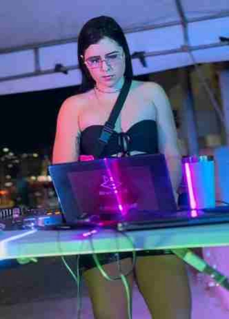 Arrastão com Durval Lelys marca estreia da folia de carnaval em Floriano 