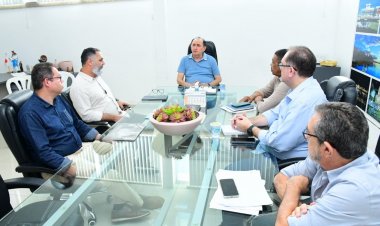 Prefeitura de Floriano se reúne com Águas do Piauí para tratar sobre vazamentos na rede de esgoto