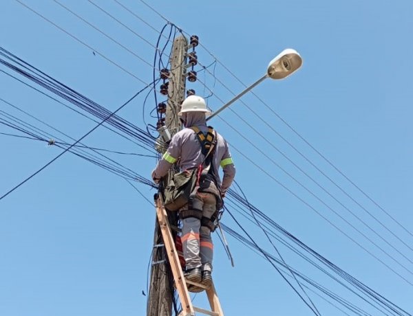 Infraestrutura de Floriano realiza quase 800 serviços de iluminação pública em janeiro