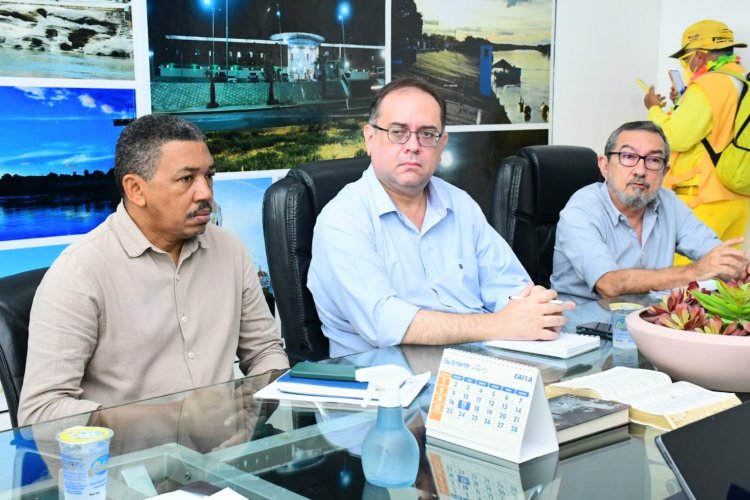 Prefeitura de Floriano se reúne com Águas do Piauí para tratar sobre vazamentos na rede de esgoto