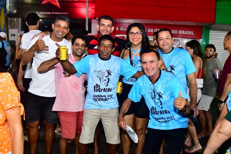 Desfile das Escolas de Samba encanta público na Avenida Getúlio Vargas