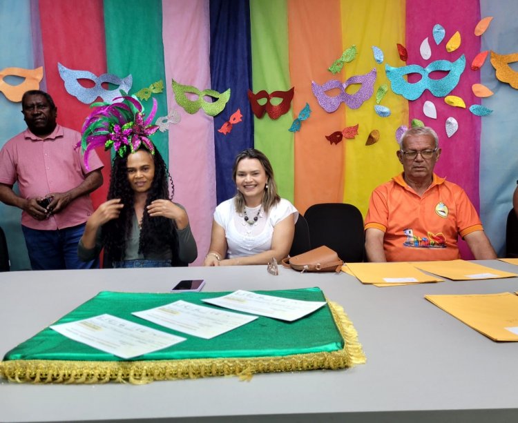 Escola de Samba ‘Os Caipiras’ é  campeã do Carnaval de Floriano pelo 3º ano consecutivo