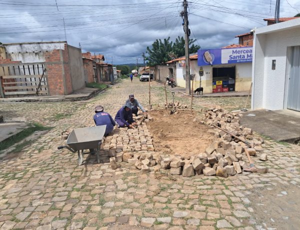 Prefeitura de Floriano realiza operação Tapa-Buracos em 14 bairros no mês de fevereiro
