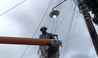 Iluminação Pública: Prefeitura de Floriano realiza mais de 800 serviços em março