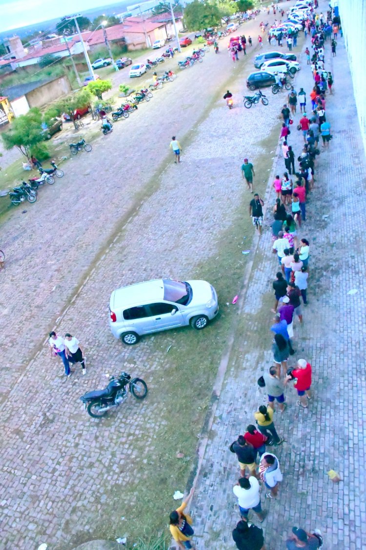 Prefeitura de Floriano distribui mais de 5 mil cestas básicas para famílias em situação de vulnerabilidade 