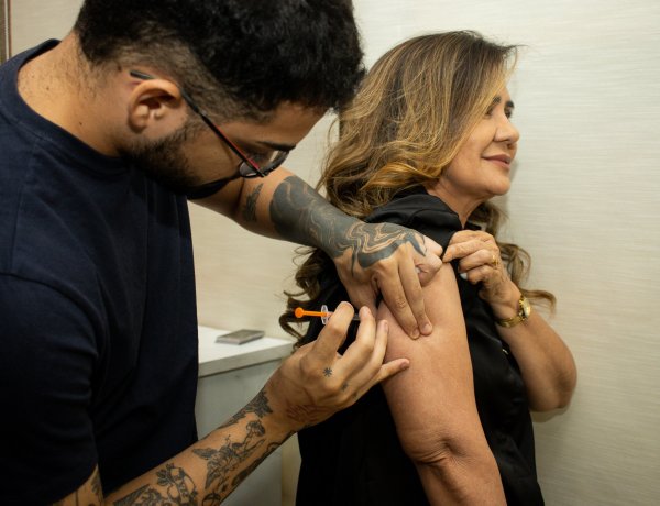 Secretaria Municipal de Saúde leva ação de prevenção às hepatites virais aos salões de beleza de Floriano